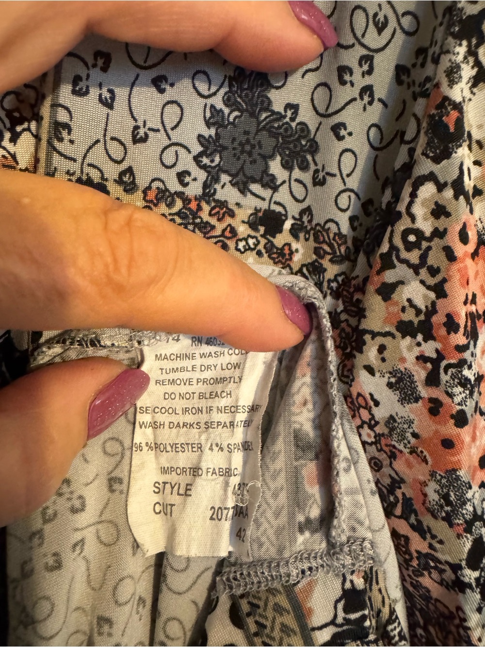 Link Patchwork Floral V-Neck Tunic in Black and Pink - Picture 4 of 4
